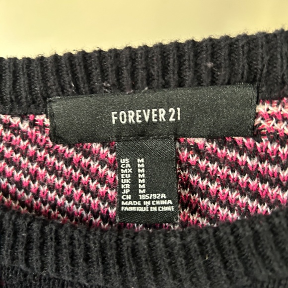 Crop sweater with comic BOOM! Pattern - Picture 3 of 5